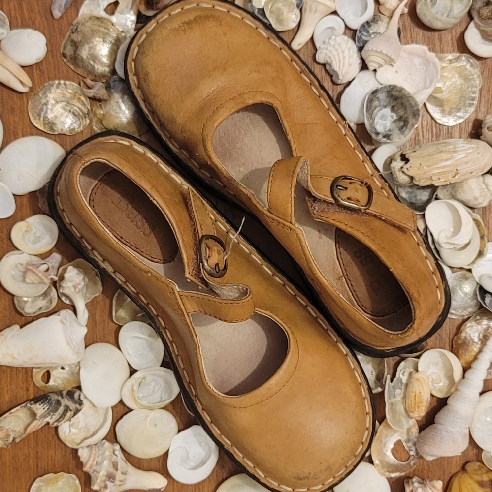 Bass leather girls shoes